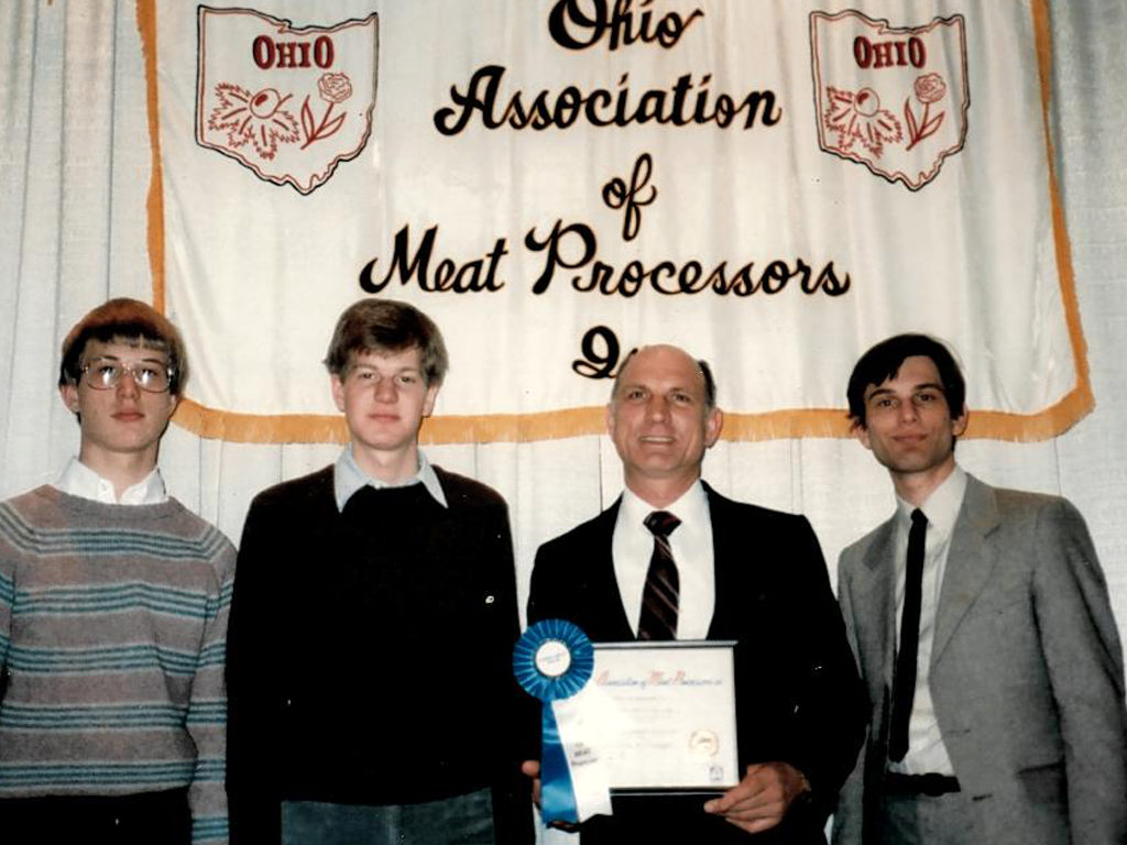 Ed Werling receives an award from the Ohio Association of Meat Producers.